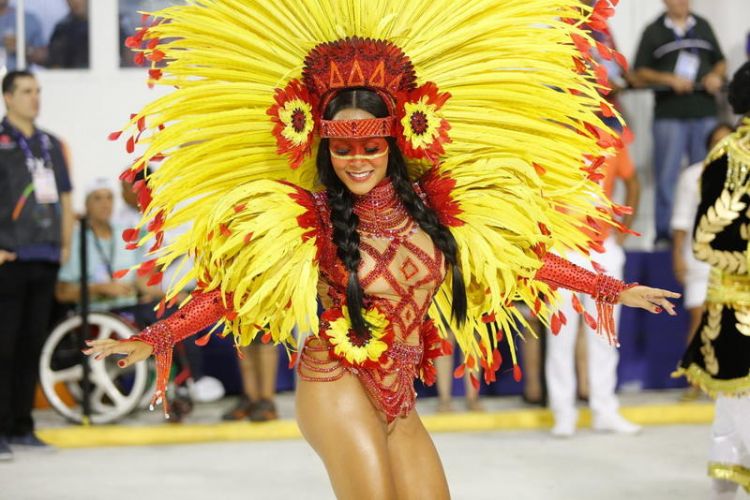 Крупнейший карнавал мира прошел в Рио-де-Жанейро