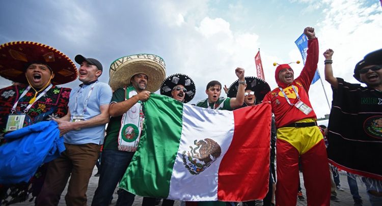 25 ألف مشجع مكسيكي يرافقون منتخب بلادهم الى كأس العالم