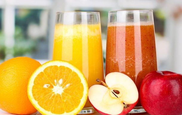 Ученые объяснили, почему опасно пить фруктовый сок на голодный желудок