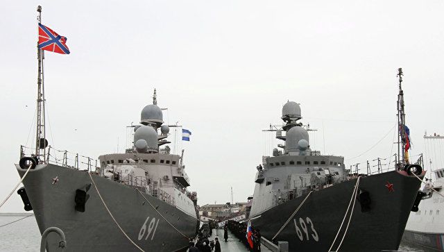 В Каспийском море корабль "Дагестан" поразил судно противника