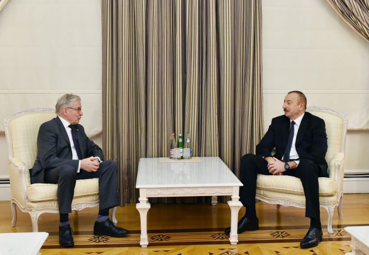 Ильхам Алиев встретил бывшего председателя Сената Королевства Нидерландов