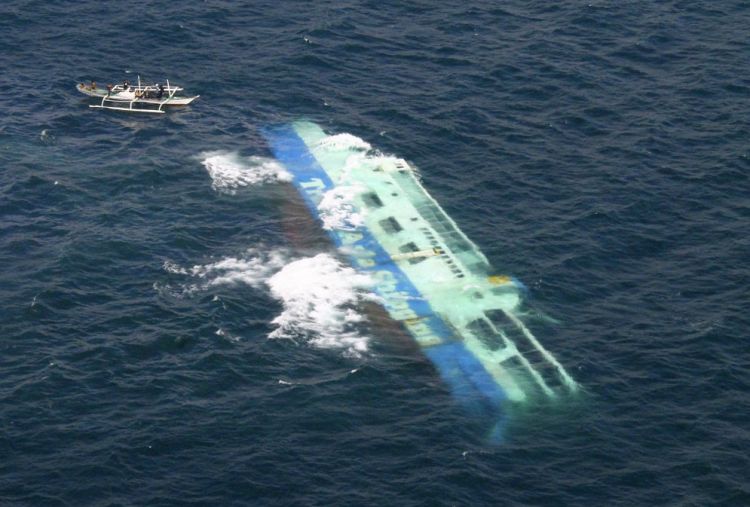 В Китае грузовое судно затонуло после столкновения с пассажирским
