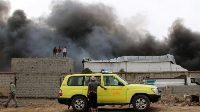 الحرب في اليمن: تنظيم "الدولة الإسلامية" يتبنى هجوما مزدوجا في عدن
