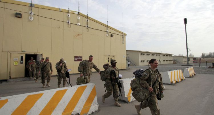 إصابة 11 شخصا عقب فتح رسالة مشبوهة في قاعدة عسكرية للجيش الأمريكي (صور)