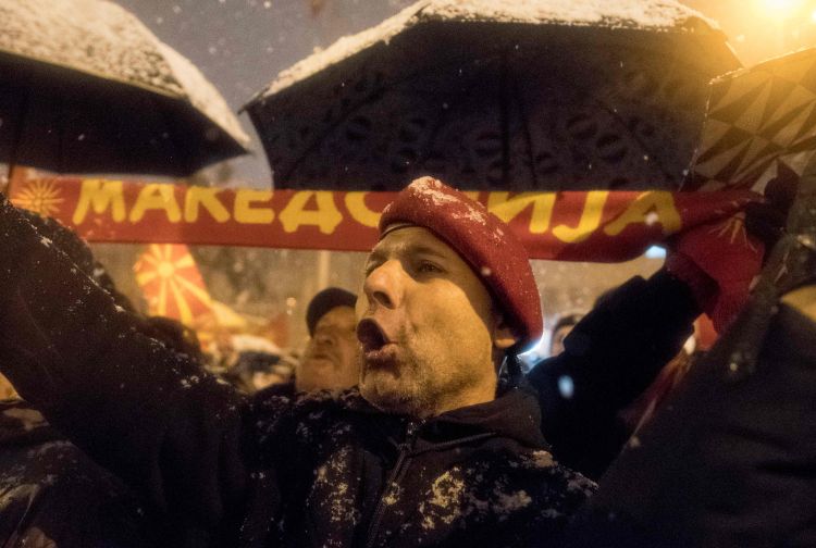 صور.. مظاهرات بمقدونيا لإلغاء محادثات حول اسم البلاد مع اليونان