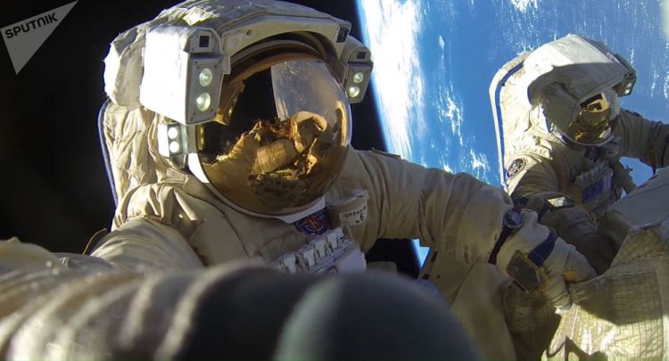 شاهد... عودة 3 رواد فضاء إلى الأرض بعد قضاء 168 يوما في المحطة الدولية