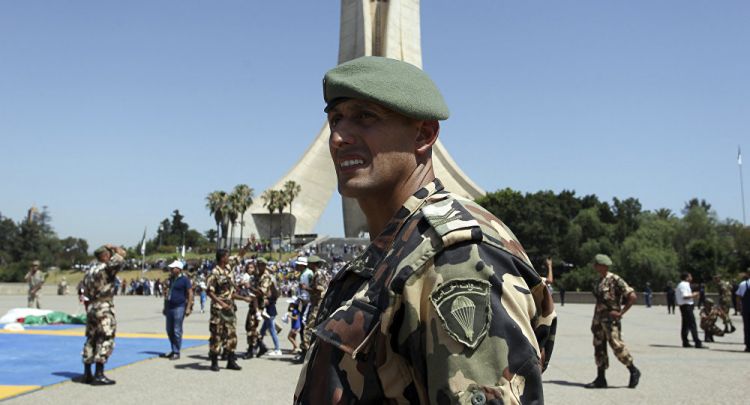 ستة إرهاربيين يسلمون أنفسهم للجيش الجزائري... واعتقال 20 ناشطا