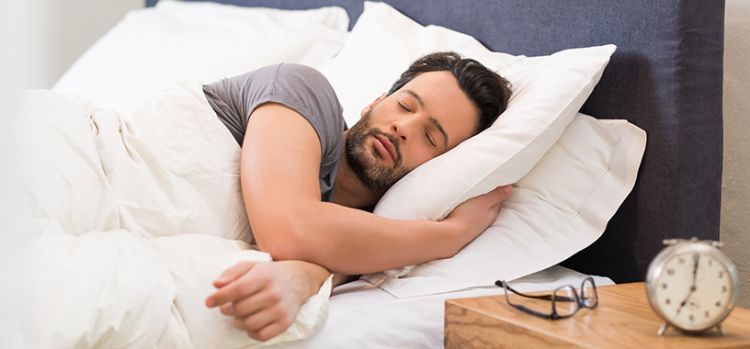 النوم بهذه الطريقة يسبب مشاكل في الظهر والرقبة!