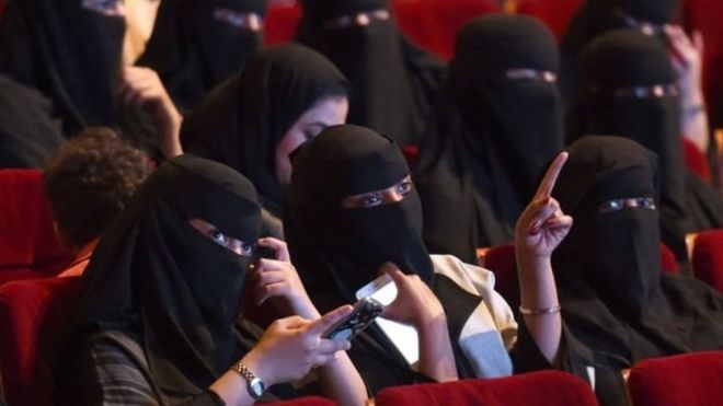 السعودية تقر أول لائحة لتنظيم دور العرض السينمائي