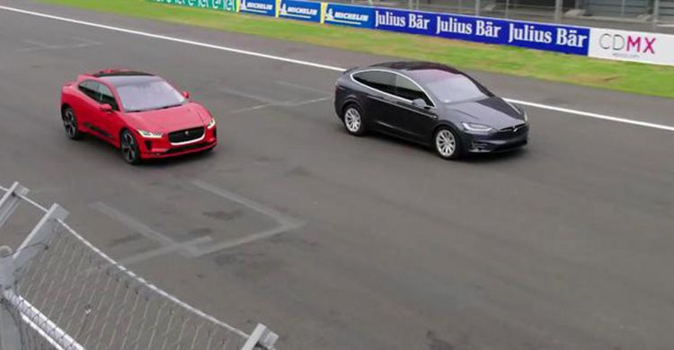 Jaguar сразился в гонке с Tesla - ВИДЕО