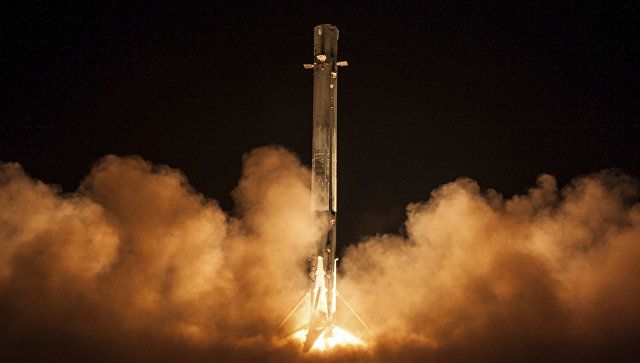 Во Флориде стартовала ракета Falcon 9 с испанским спутником Hispasat