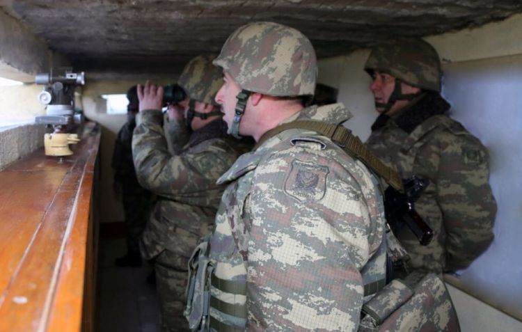 وزير الدفاع يزور الوحدات العسكرية التي في خط المواجهه