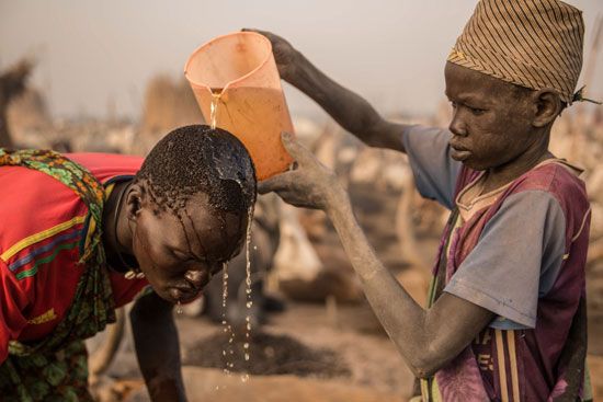 صور.. سكان فى جنوب السودان يقيمون معسكرات لرعى الحيوانات بموسم الجفاف