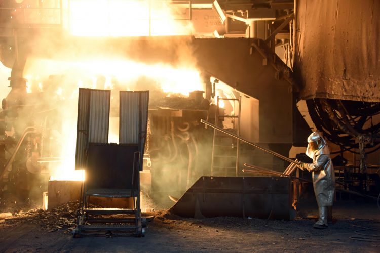صور.. مراحل إنتاج الحديد دخل مصنع للفولاذ بولاية بنسلفانيا الأمريكية