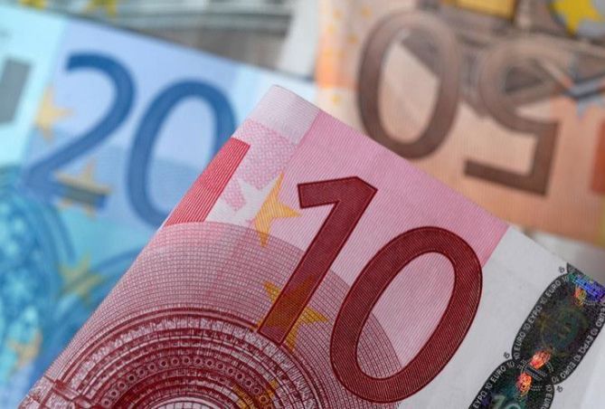 اليورو يرتفع والدولار يهبط.. وهذه أسعار اليوم الاثنين