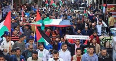 الآلاف فى غزة ينتفضون رفضا للحصار والانقسام فى القطاع