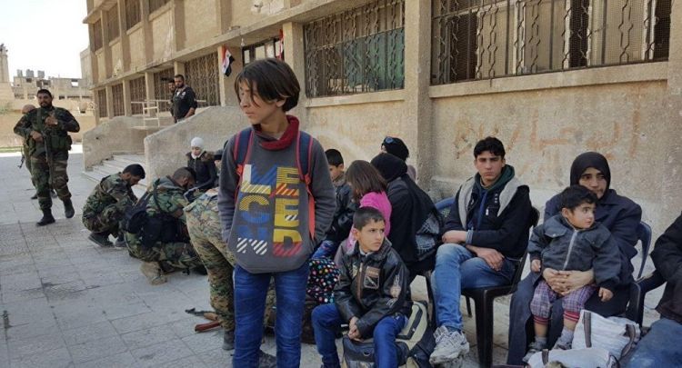 الدفاع الروسية تنقل بثا مباشرا من الممرات الإنسانية في الغوطة الشرقية وحلب