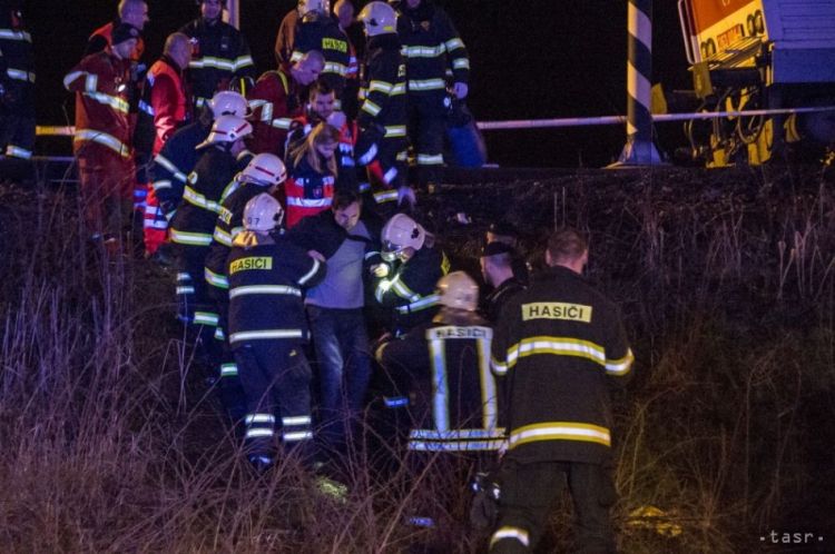 В Словакии 17 человек пострадали при аварии с поездом