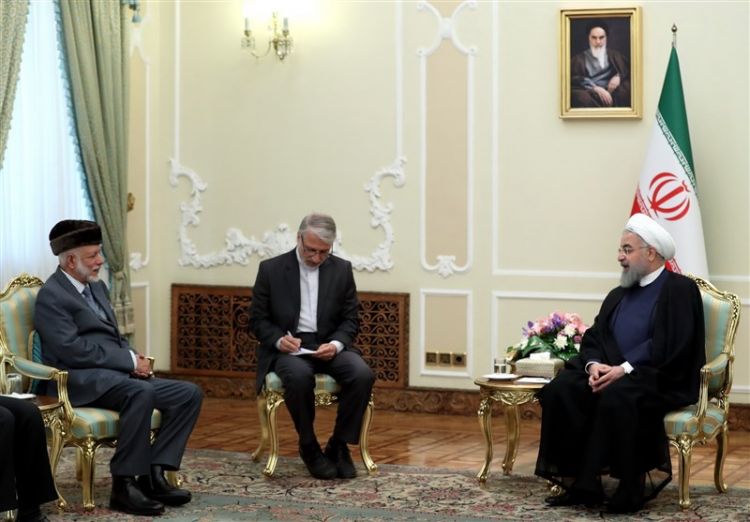 روحاني: من الضروري ايقاف المجازر التي يتعرض لها الشعب اليمني.. ايران عازمة على تعزيز العلاقات مع عمان