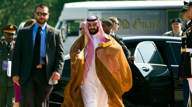 Наследный принц Саудовской Аравии предложил уравнять зарплаты мужчин и женщин