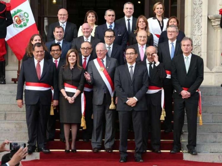Perunun bütün nazirləri də istefa verdi Prezidentdən sonra
