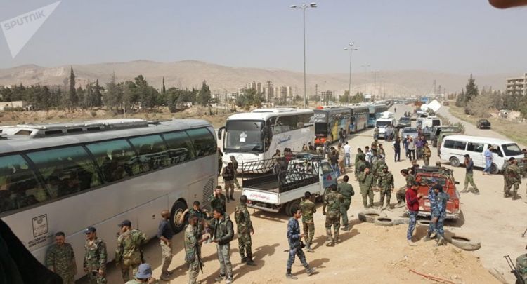 مسلحو "أحرار الشام" يخرجون من حرستا في الغوطة الشرقية