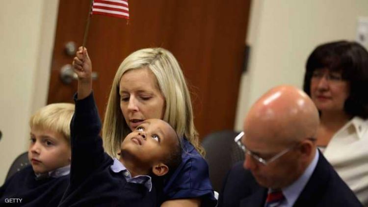 تراجع تبني الأسر الأميركية لأطفال أجانب