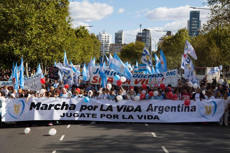 مظاهرات ضخمة فى الأرجنتين ضد قانون إلغاء تجريم الإجهاض