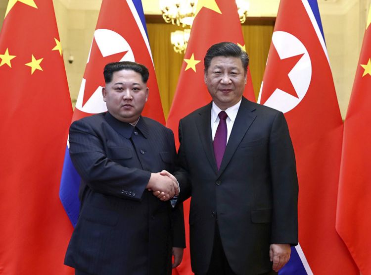 Ким Чен Ын совершил свой первый международный визит и провел переговоры с Си Цзиньпином в Пекине