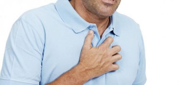 6 علامات تكشف إصابتك بأمراض القلب.. بينها الأذن والأظافر