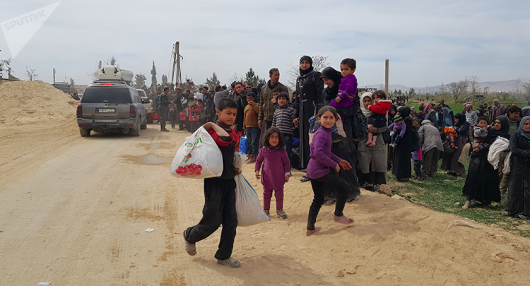 الدفاع الروسية: خروج أكثر من 143 ألف شخص من الغوطة الشرقية منذ بدء عمل الممر الإنساني