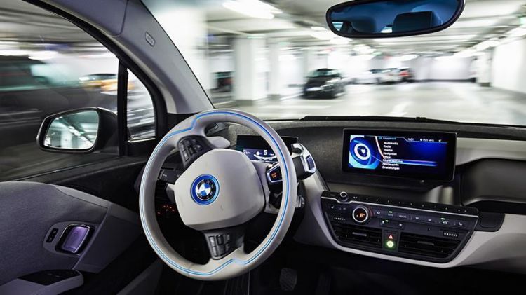 السلطات الألمانية تأمر بسحب 11 ألف سيارة BMW