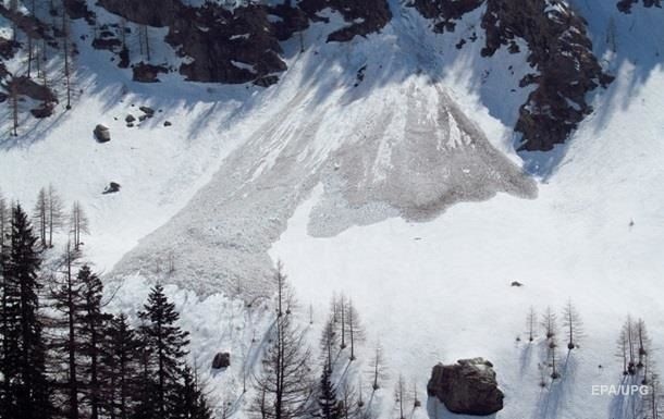 Пять человек погибли при сходе лавины в Швейцарии