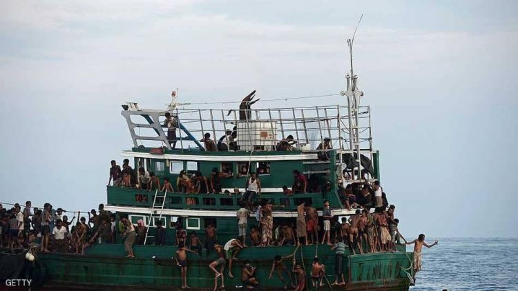 ماليزيا "تفاجئ" ركاب قارب للاجئين الروهينغا