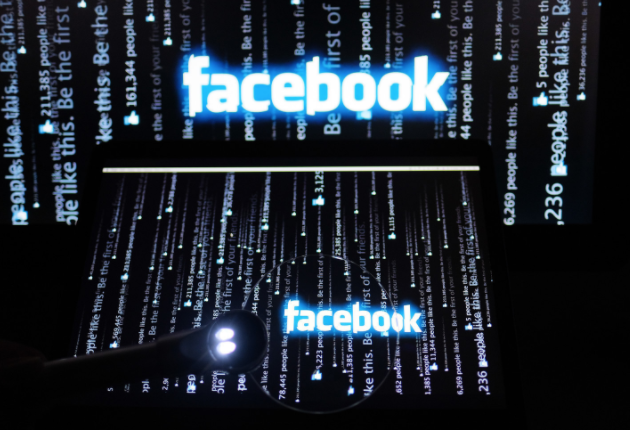 Песков назвал проявлением цензуры блокировку российских СМИ в Facebook