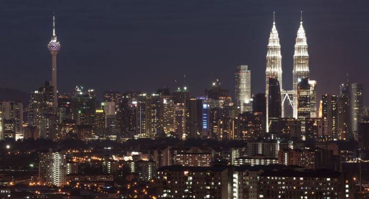 رئيس وزراء ماليزيا يعلن حل البرلمان