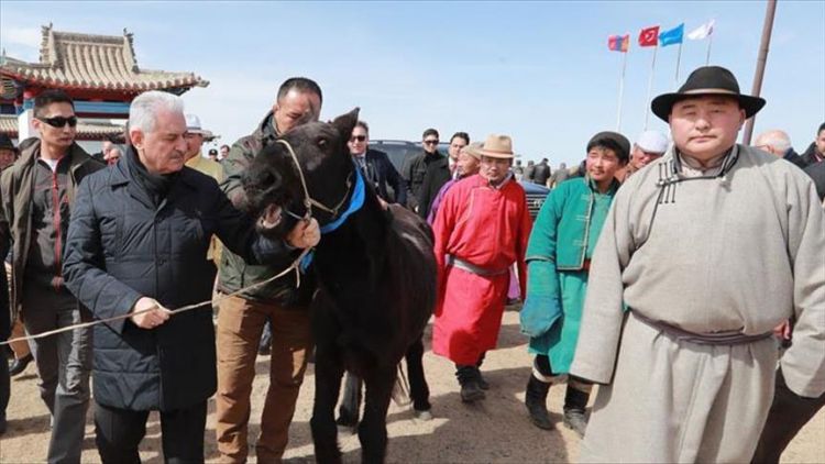 يلدريم يزور "المسلات الأورخونية" في منغوليا