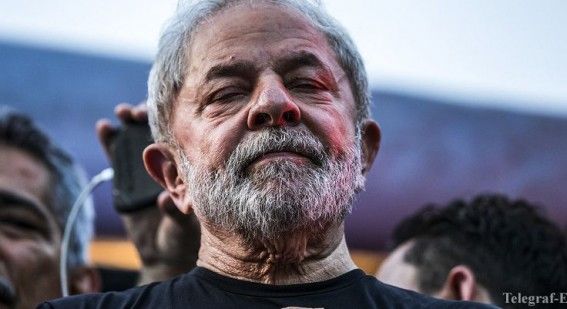 Экс-президент Бразилии сдался полиции