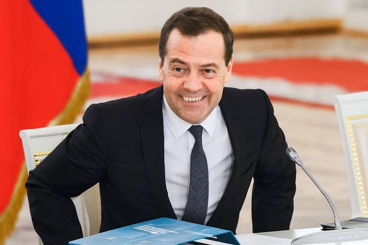 Medvedev özünü Yeltsinə oxşatdı