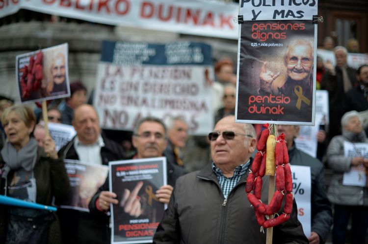 آلاف العجائز يتظاهرون فى إسبانيا للمطالبة بمعاشات تقاعدية عادلة