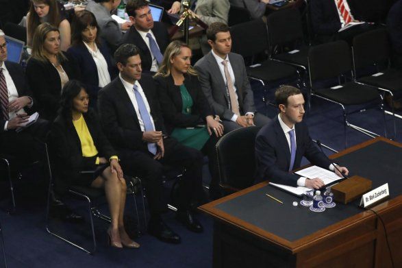 Цукерберг дает показания в Конгрессе США