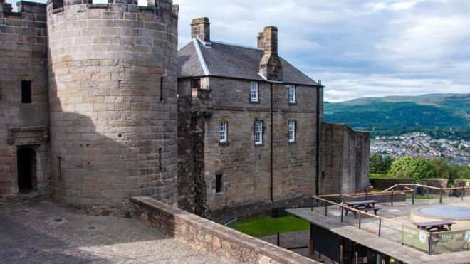 قصة أشهر قلعة اسكتلندية دافع عنها المقاتل الأسطوري "ويليام والاس"