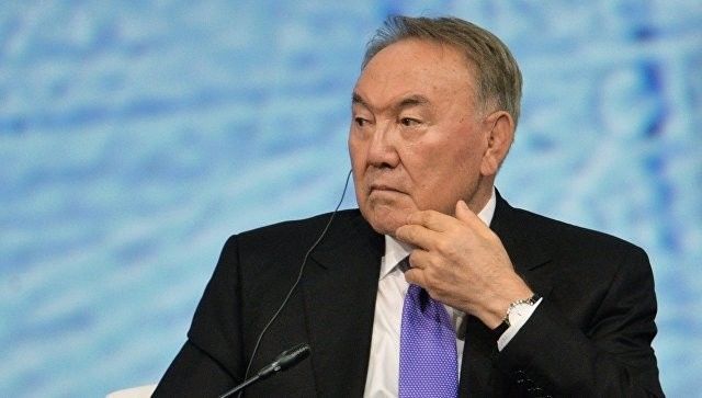 Nazarbayev yeni qazax əlifbasını görün necə ÖYRƏNİB?
