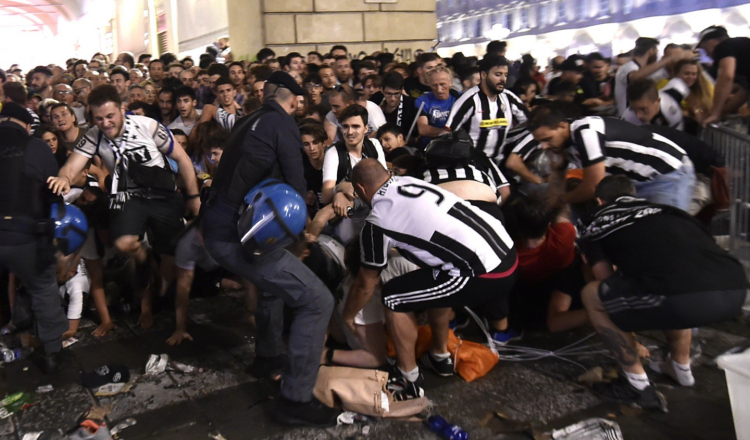 В Турине арестовали виновников давки, где пострадало свыше 1,5 тысячи человек