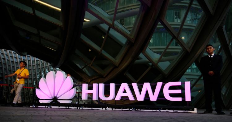 Huawei представит гнущийся смартфон в ноябре