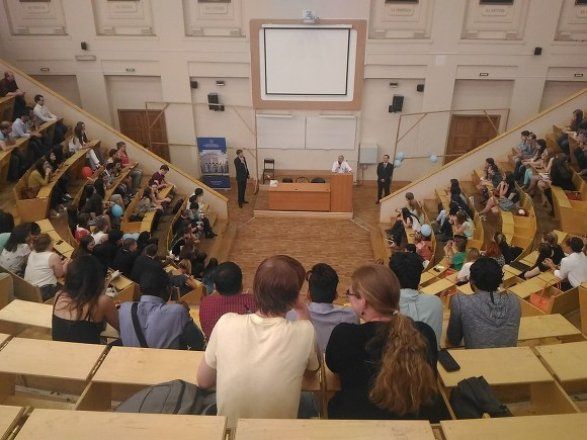 Россия возвращает своих студентов из Европы