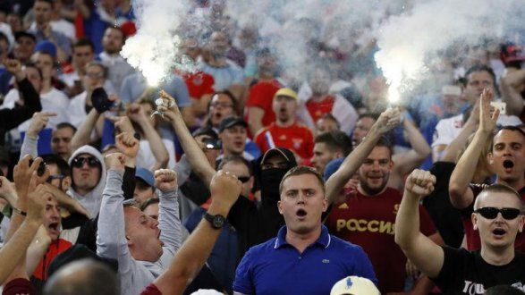 ФИФА обвинила российских болельщиков в расизме