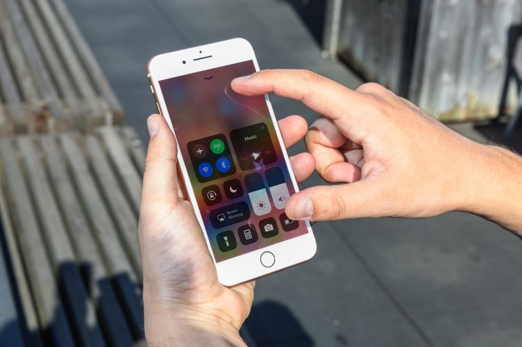 Apple не блокирует iPhone после неофициального ремонта