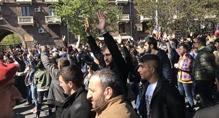 Армения на пороге «бархатного» суицида