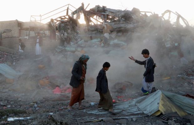 Саудовская коалиция разбомбила автомобиль с гражданскими лицами в Йемене, погибли 20 человек